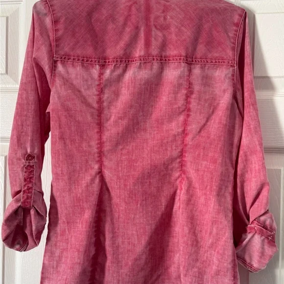 Guess women's pink long-sleeve button-down shirt size L. - Picture 3 of 4